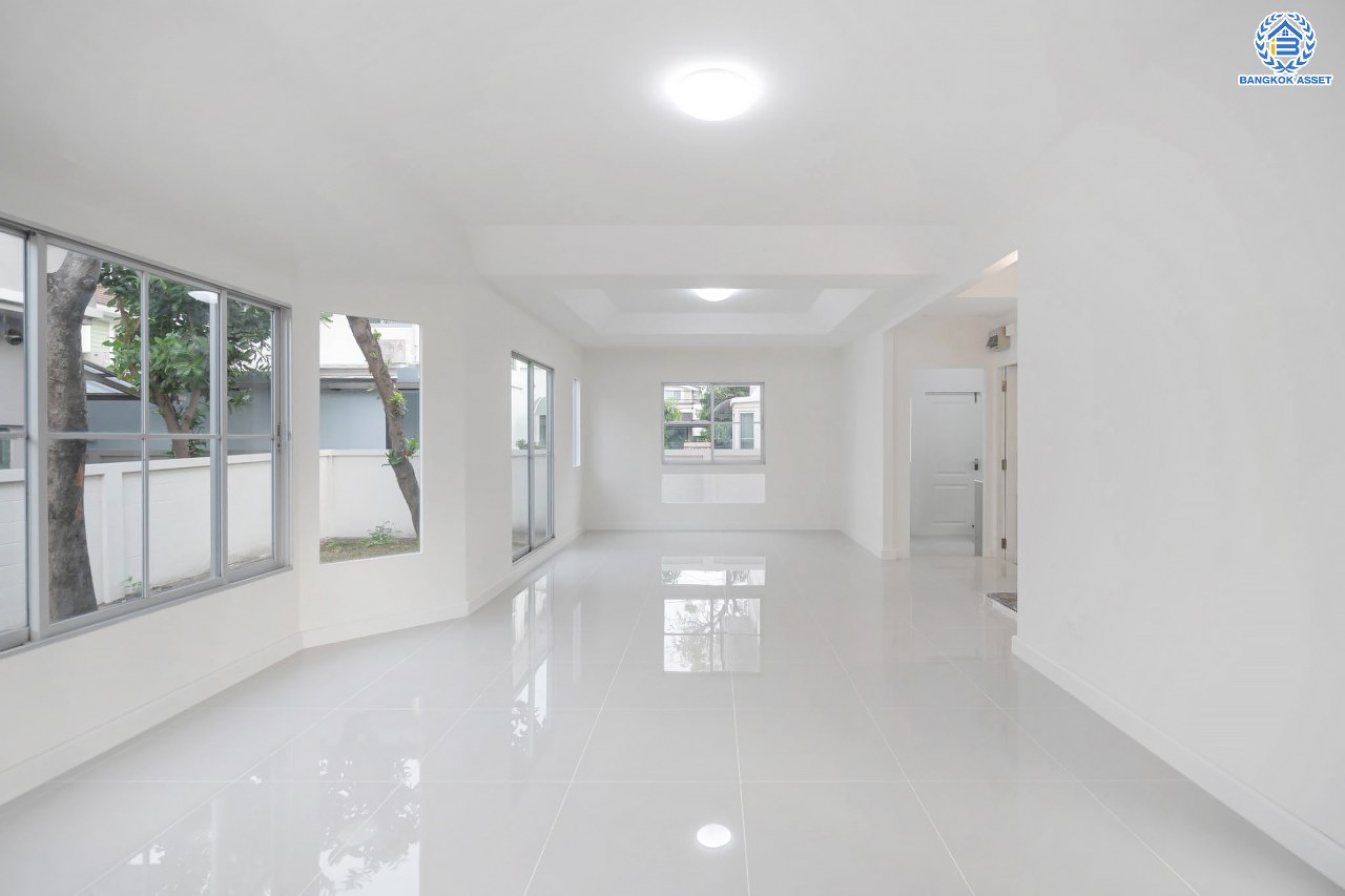 บ้านมือสองตกแต่งใหม่ โครงการ พฤกษ์ลดา ติวานนท์-ราชพฤกษ์ แบรนด์ L&H เนื้อที่ 55.50 ตร.ว. ฟังก์ชัน 3 ห้องนอน 3 ห้องน้ำ จอดรถได้ 2 คัน บนทำเลติดใหญ่ ถนน 345 ต่อเนื่อง ถ.ราชพฤกษ์ เชื่อมต่อหลายเส้นทาง ใกล้ทางด่วน "ศรีสมาน"